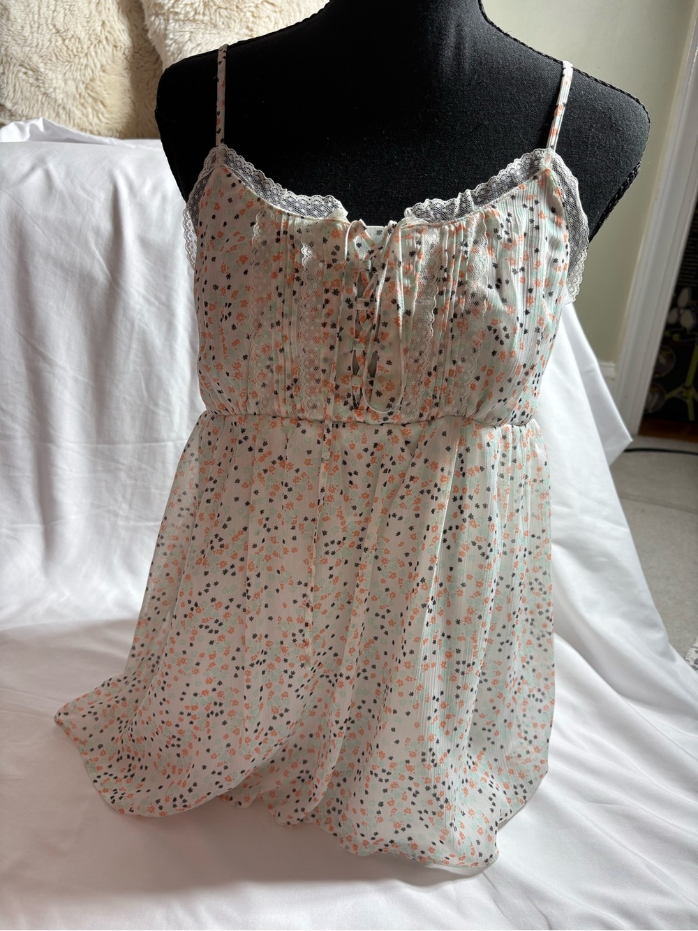 Candie's White Floral Spaghetti Strap Tank Top